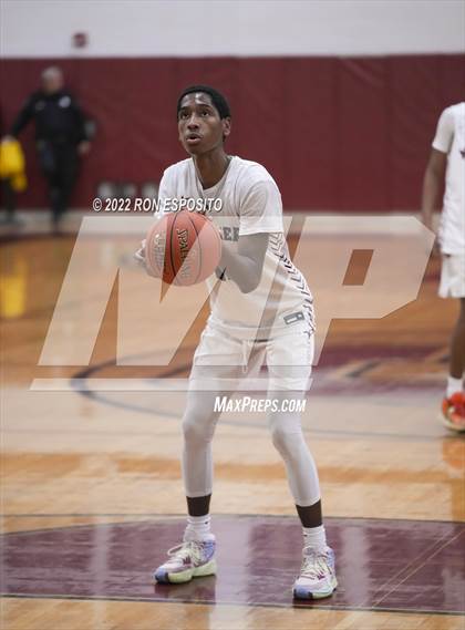 Thumbnail 3 in Riverhead vs Southampton ( Holiday Classic ) photogallery.