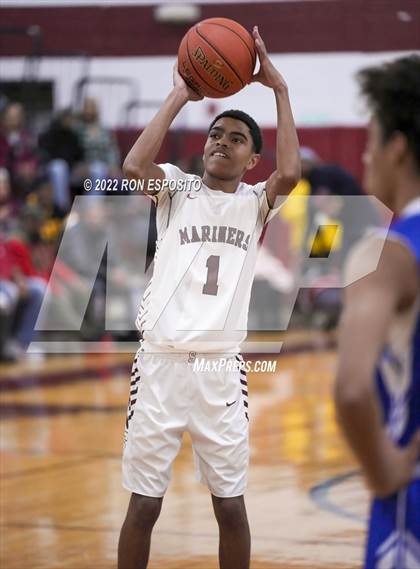 Thumbnail 3 in Riverhead vs Southampton ( Holiday Classic ) photogallery.