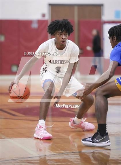 Thumbnail 2 in Riverhead vs Southampton ( Holiday Classic ) photogallery.