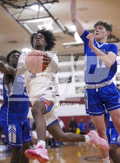 Thumbnail 3 in Riverhead vs Southampton ( Holiday Classic ) photogallery.