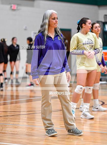 Thumbnail 3 in D'Hanis vs Round Top-Carmine (UIL 1A Region IV Semifinal) photogallery.