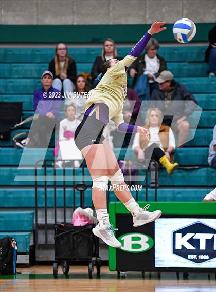 Thumbnail 1 in D'Hanis vs Round Top-Carmine (UIL 1A Region IV Semifinal) photogallery.