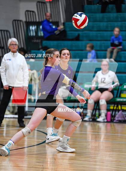 Thumbnail 3 in D'Hanis vs Round Top-Carmine (UIL 1A Region IV Semifinal) photogallery.