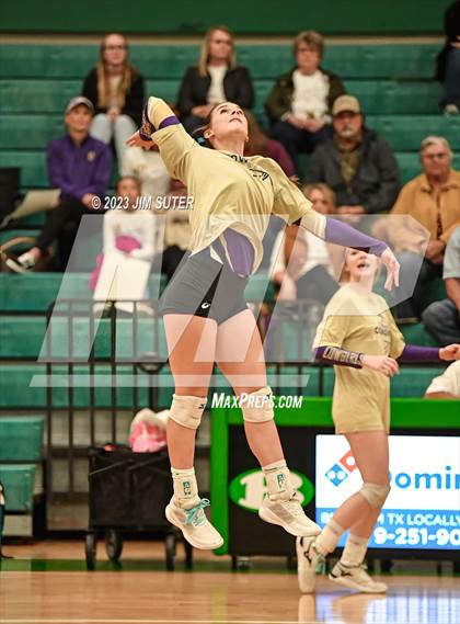 Thumbnail 3 in D'Hanis vs Round Top-Carmine (UIL 1A Region IV Semifinal) photogallery.