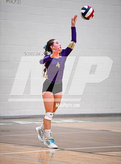 Thumbnail 3 in D'Hanis vs Round Top-Carmine (UIL 1A Region IV Semifinal) photogallery.