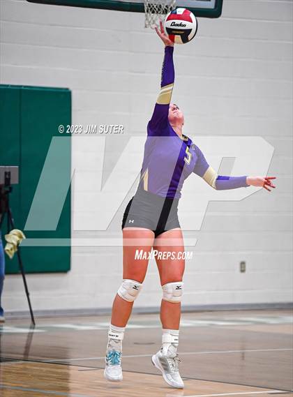 Thumbnail 3 in D'Hanis vs Round Top-Carmine (UIL 1A Region IV Semifinal) photogallery.