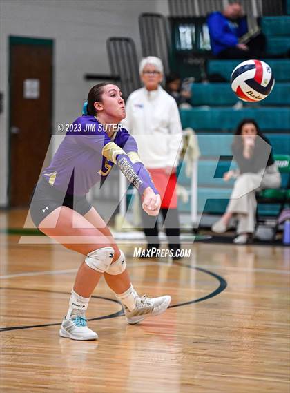 Thumbnail 1 in D'Hanis vs Round Top-Carmine (UIL 1A Region IV Semifinal) photogallery.