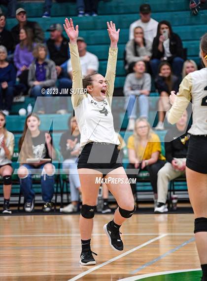 Thumbnail 2 in D'Hanis vs Round Top-Carmine (UIL 1A Region IV Semifinal) photogallery.