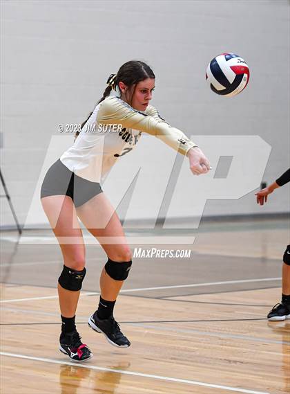 Thumbnail 1 in D'Hanis vs Round Top-Carmine (UIL 1A Region IV Semifinal) photogallery.