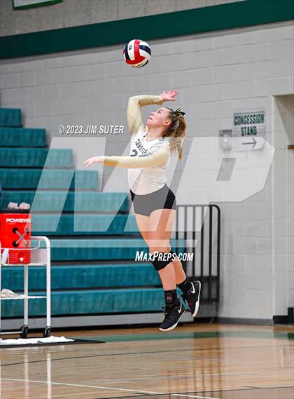 Thumbnail 3 in D'Hanis vs Round Top-Carmine (UIL 1A Region IV Semifinal) photogallery.