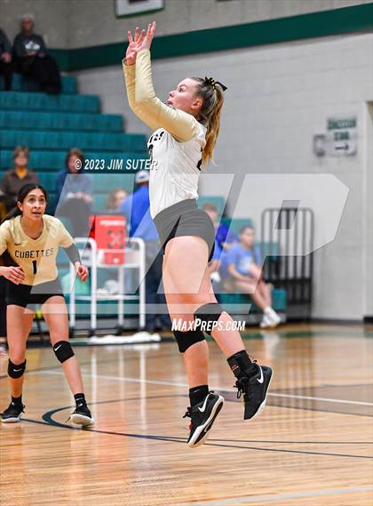 Thumbnail 1 in D'Hanis vs Round Top-Carmine (UIL 1A Region IV Semifinal) photogallery.