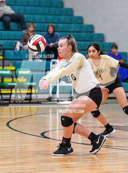 Thumbnail 2 in D'Hanis vs Round Top-Carmine (UIL 1A Region IV Semifinal) photogallery.
