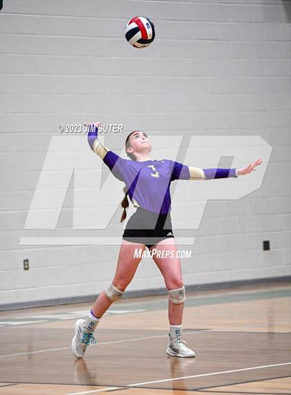 Thumbnail 1 in D'Hanis vs Round Top-Carmine (UIL 1A Region IV Semifinal) photogallery.