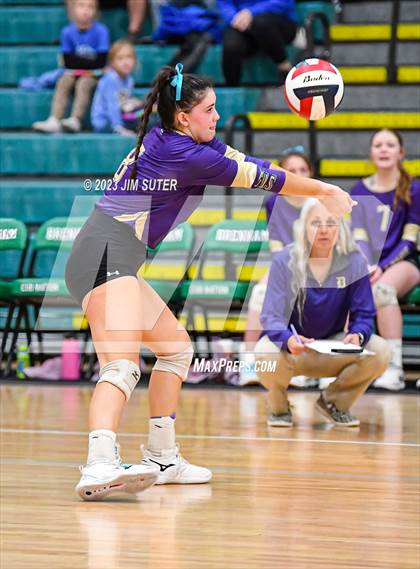 Thumbnail 2 in D'Hanis vs Round Top-Carmine (UIL 1A Region IV Semifinal) photogallery.