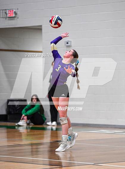 Thumbnail 2 in D'Hanis vs Round Top-Carmine (UIL 1A Region IV Semifinal) photogallery.