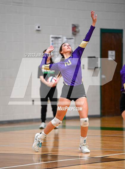 Thumbnail 2 in D'Hanis vs Round Top-Carmine (UIL 1A Region IV Semifinal) photogallery.