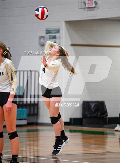 Thumbnail 1 in D'Hanis vs Round Top-Carmine (UIL 1A Region IV Semifinal) photogallery.