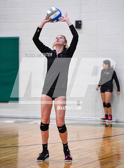 Thumbnail 3 in D'Hanis vs Round Top-Carmine (UIL 1A Region IV Semifinal) photogallery.