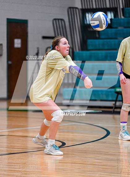 Thumbnail 2 in D'Hanis vs Round Top-Carmine (UIL 1A Region IV Semifinal) photogallery.