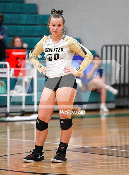 Thumbnail 1 in D'Hanis vs Round Top-Carmine (UIL 1A Region IV Semifinal) photogallery.