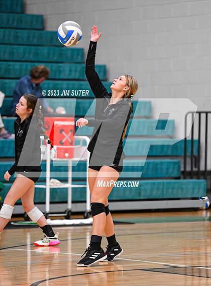 Thumbnail 2 in D'Hanis vs Round Top-Carmine (UIL 1A Region IV Semifinal) photogallery.