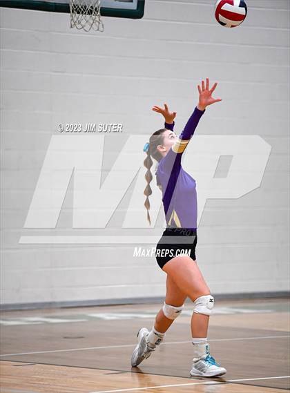 Thumbnail 2 in D'Hanis vs Round Top-Carmine (UIL 1A Region IV Semifinal) photogallery.