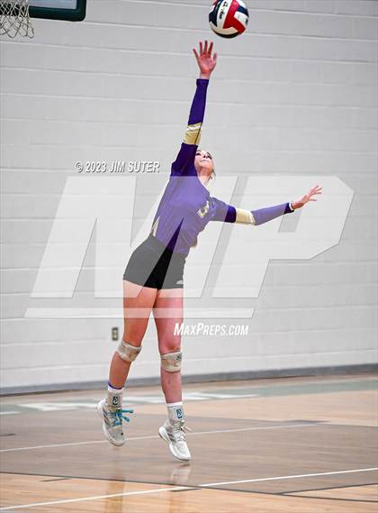 Thumbnail 1 in D'Hanis vs Round Top-Carmine (UIL 1A Region IV Semifinal) photogallery.