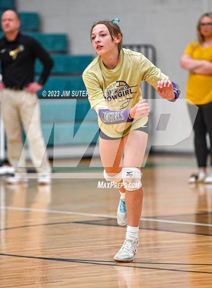 Thumbnail 2 in D'Hanis vs Round Top-Carmine (UIL 1A Region IV Semifinal) photogallery.