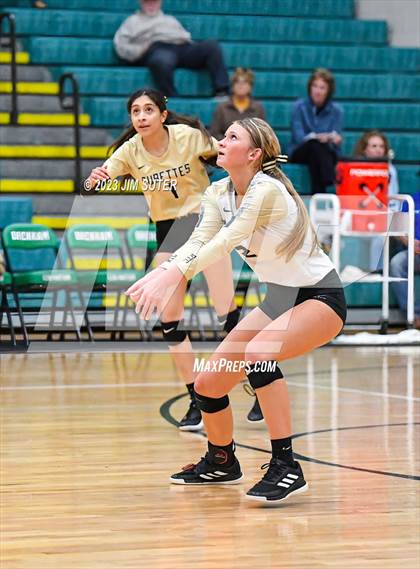 Thumbnail 2 in D'Hanis vs Round Top-Carmine (UIL 1A Region IV Semifinal) photogallery.
