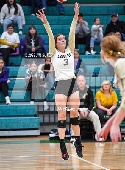 Thumbnail 3 in D'Hanis vs Round Top-Carmine (UIL 1A Region IV Semifinal) photogallery.
