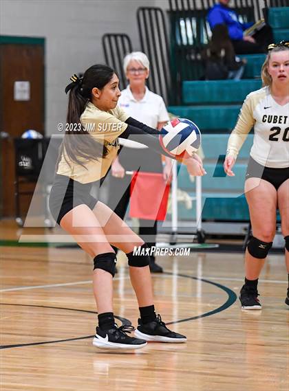 Thumbnail 2 in D'Hanis vs Round Top-Carmine (UIL 1A Region IV Semifinal) photogallery.