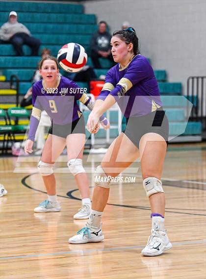 Thumbnail 1 in D'Hanis vs Round Top-Carmine (UIL 1A Region IV Semifinal) photogallery.