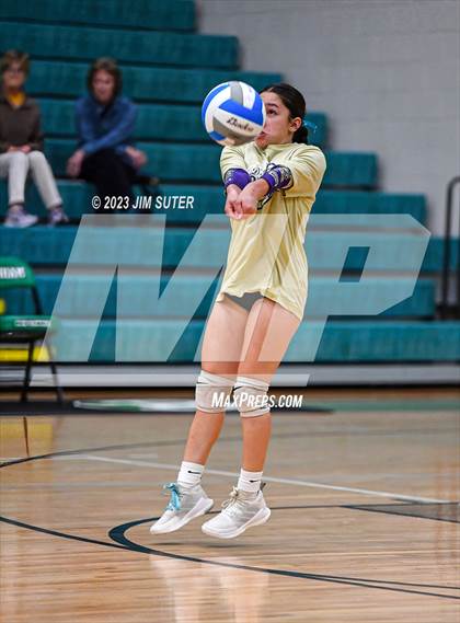 Thumbnail 1 in D'Hanis vs Round Top-Carmine (UIL 1A Region IV Semifinal) photogallery.