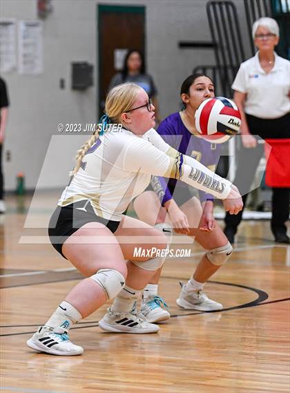 Thumbnail 2 in D'Hanis vs Round Top-Carmine (UIL 1A Region IV Semifinal) photogallery.