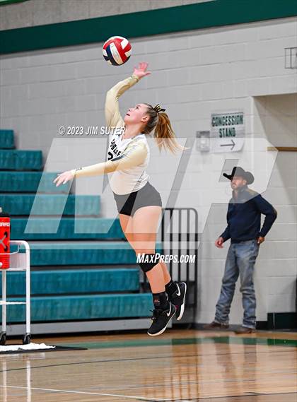 Thumbnail 2 in D'Hanis vs Round Top-Carmine (UIL 1A Region IV Semifinal) photogallery.