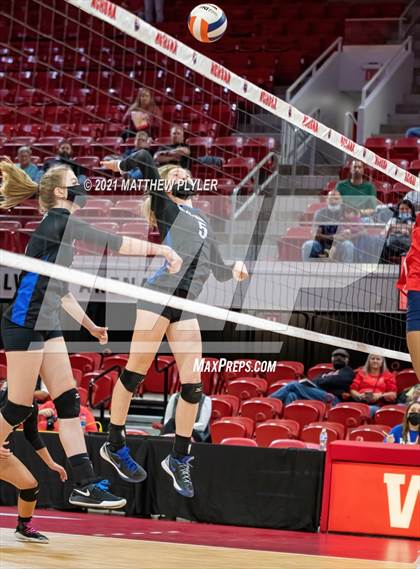 Thumbnail 2 in Neuse Charter vs. Union Academy (NCHSAA 1A Final) (2 of 2) (the Game) photogallery.