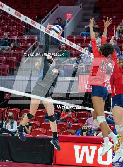 Thumbnail 1 in Neuse Charter vs. Union Academy (NCHSAA 1A Final) (2 of 2) (the Game) photogallery.