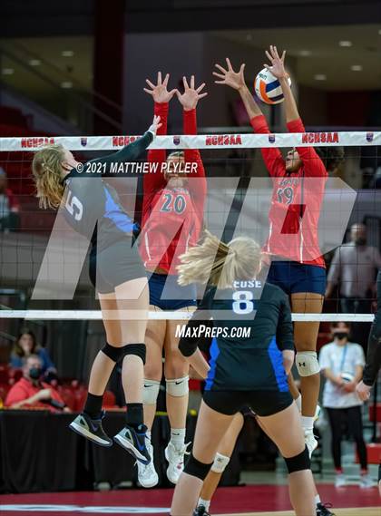 Thumbnail 2 in Neuse Charter vs. Union Academy (NCHSAA 1A Final) (2 of 2) (the Game) photogallery.