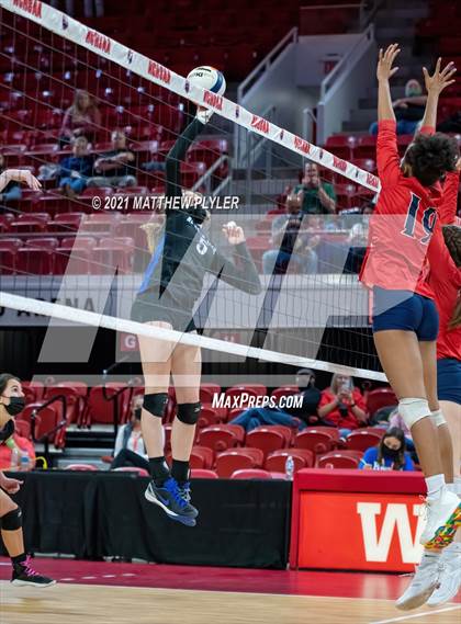Thumbnail 2 in Neuse Charter vs. Union Academy (NCHSAA 1A Final) (2 of 2) (the Game) photogallery.