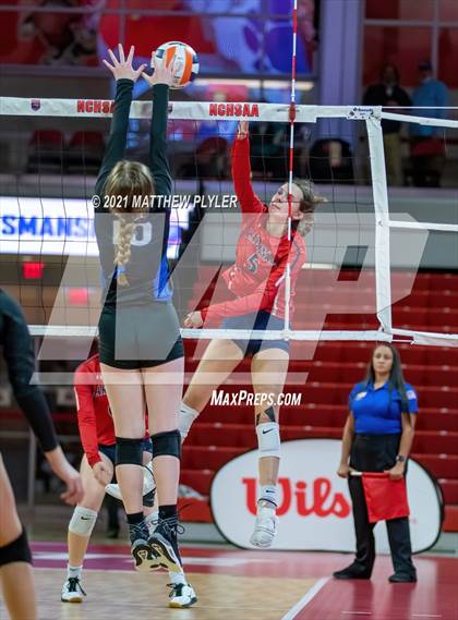 Thumbnail 2 in Neuse Charter vs. Union Academy (NCHSAA 1A Final) (2 of 2) (the Game) photogallery.