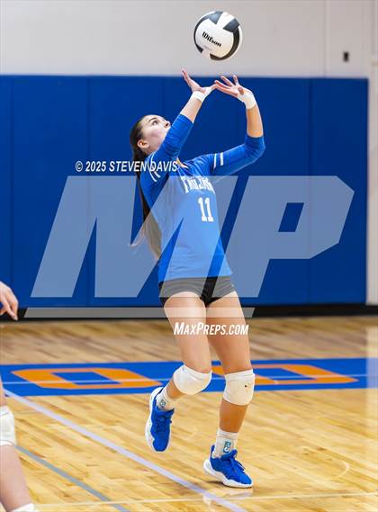 Thumbnail 3 in Valley Christian vs. Thatcher (Westwood TOC) photogallery.