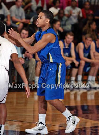 Thumbnail 1 in Christian Academy of Knoxville vs. Alcoa (Region 2-AA Semifinal) photogallery.