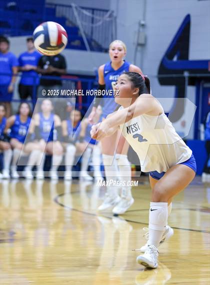 Thumbnail 1 in McKinney Boyd @ Plano West photogallery.