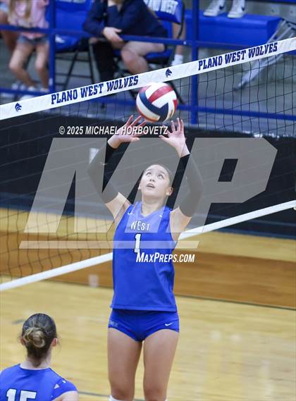Thumbnail 3 in McKinney Boyd @ Plano West photogallery.