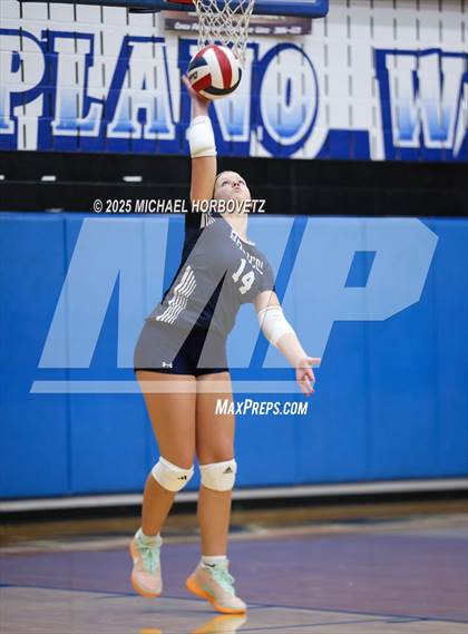 Thumbnail 2 in McKinney Boyd @ Plano West photogallery.