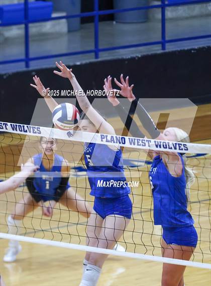 Thumbnail 3 in McKinney Boyd @ Plano West photogallery.