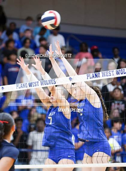 Thumbnail 3 in McKinney Boyd @ Plano West photogallery.