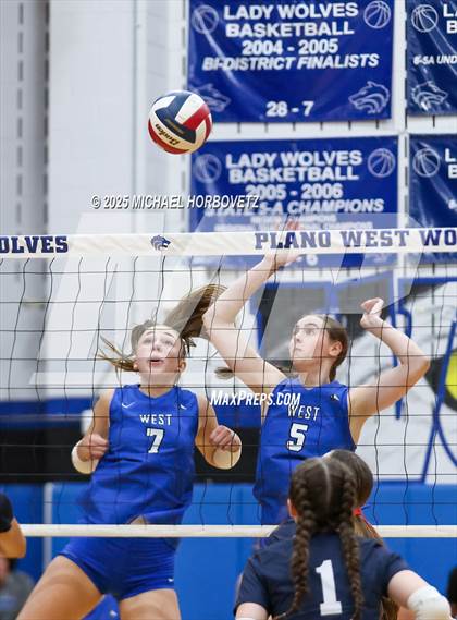 Thumbnail 1 in McKinney Boyd @ Plano West photogallery.