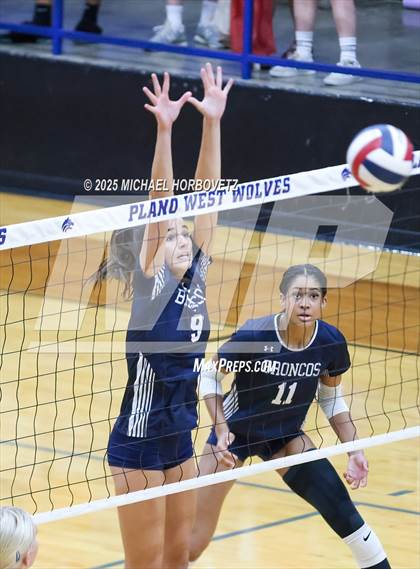 Thumbnail 2 in McKinney Boyd @ Plano West photogallery.