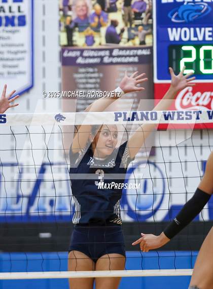 Thumbnail 3 in McKinney Boyd @ Plano West photogallery.